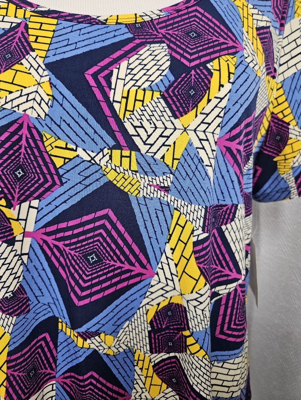 LuLaRoe Classic T Blouse XL Geometric - Picture 2 of 7